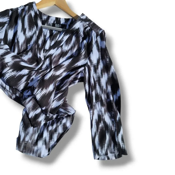 a.n.a A New Approach Women’s Black White 3/4 Sleeve Blouse Small - Picture 4 of 9